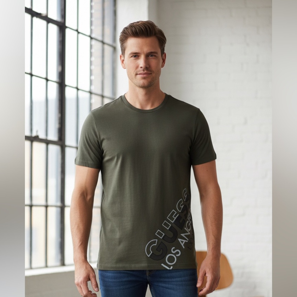 💙 GUESS Men's Dark Green Olive Logo Fitted Tee